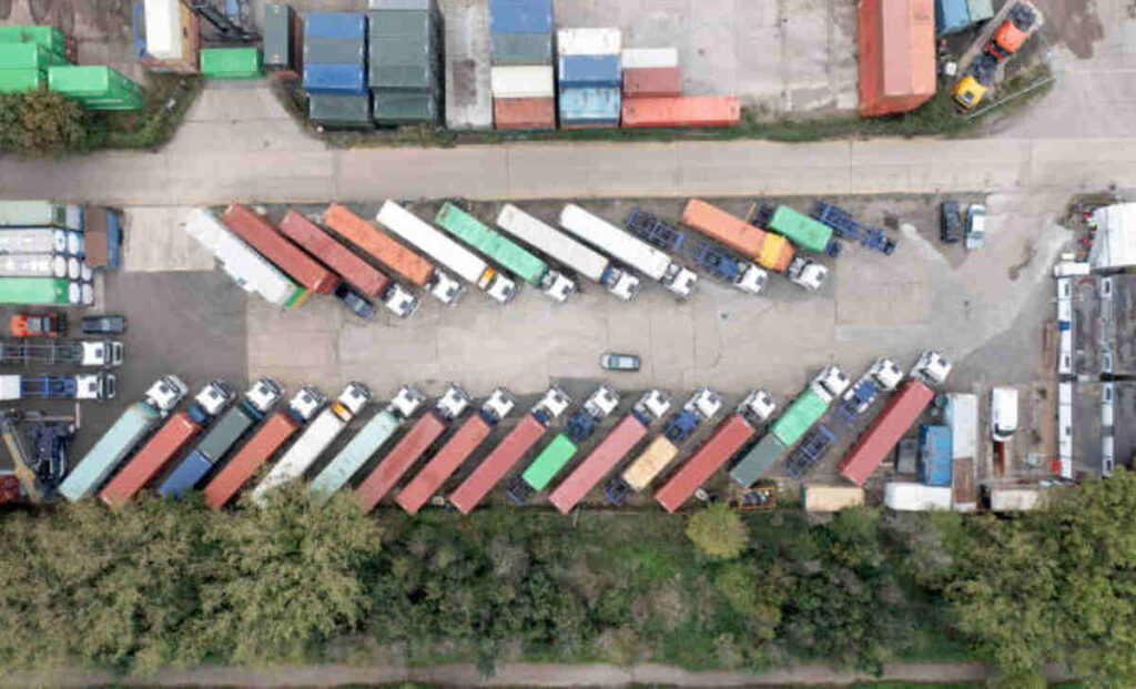 EU Agrees to U.S. Universal Tariff, Seeks Key Sector Exemptions | Epicstorian News EU and U.S. trade negotiators discuss universal tariff exemptions during transatlantic meeting in Brussels conference room.
