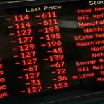 Investors panic as Iran stock market extends losses amid capital flight