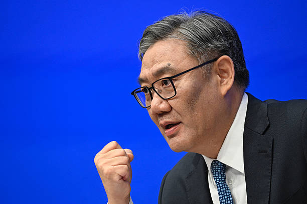 China's Ministry of Commerce officials discuss trade strategies and policies to strengthen international cooperation in Beijing.