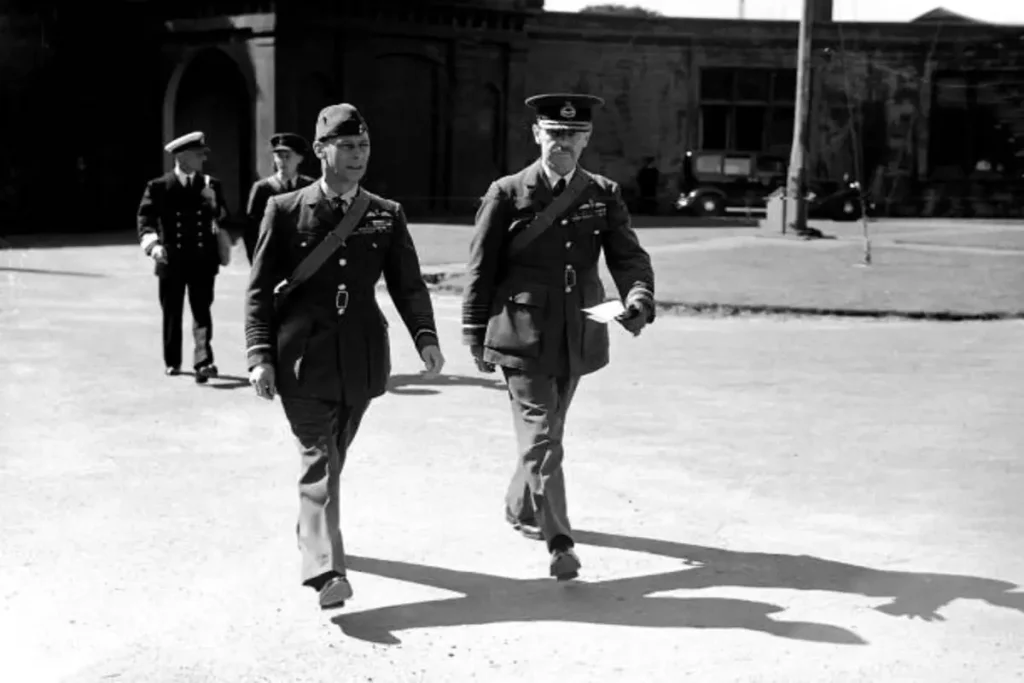 British troops inspecting smuggled arms during the final months of the Palestine Mandate in 1948 amid Britain’s weapons embargo enforcement.