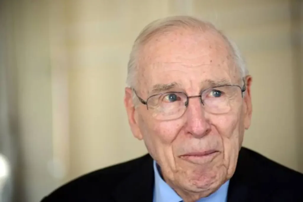 Jim Lovell the Apollo 13 Commander Who Safely Returned Astronauts Dies at 97 | Epicstorian News Jim Lovell Apollo 13 commander in NASA astronaut suit