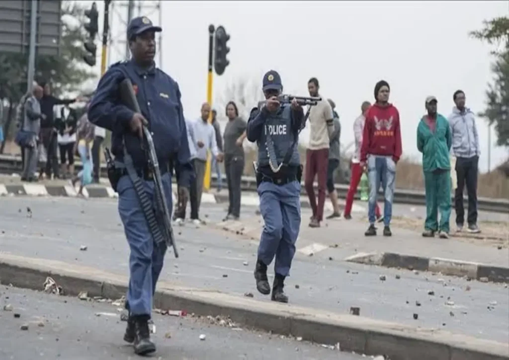 South Africa Police fire stun grenades as Makhanda township protests illegal shack demolitions | Epicstorian News Police confront residents in Makhanda after illegal shack demolitions during violent protest leaving municipal buildings damaged.