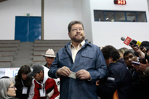 Samuel Doria Medina and Jorge Quiroga Lead Bolivia Voters Amid MAS Division | Epicstorian News Samuel Doria Medina votes Bolivia 2025 election Samuel Doria Medina casts ballot in Bolivia presidential election amid economic crisis