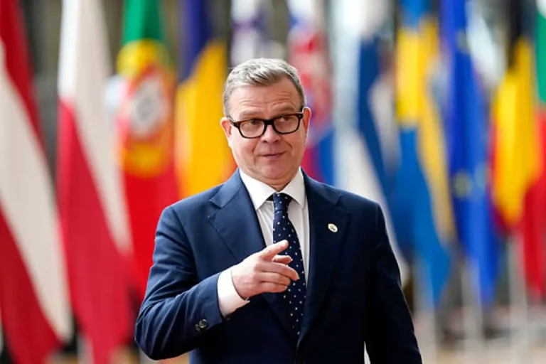 Finnish Prime Minister delivers statement condemning Russian strikes on Kyiv and urging nations to increase sanctions against Russia.