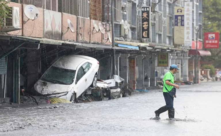 Lake barrier collapse in Taiwan kills 14, over 150 missing | Epicstorian News Floodwaters and mud engulf streets in Hualien, Taiwan after lake barrier collapsed during Super Typhoon Ragasa rains.