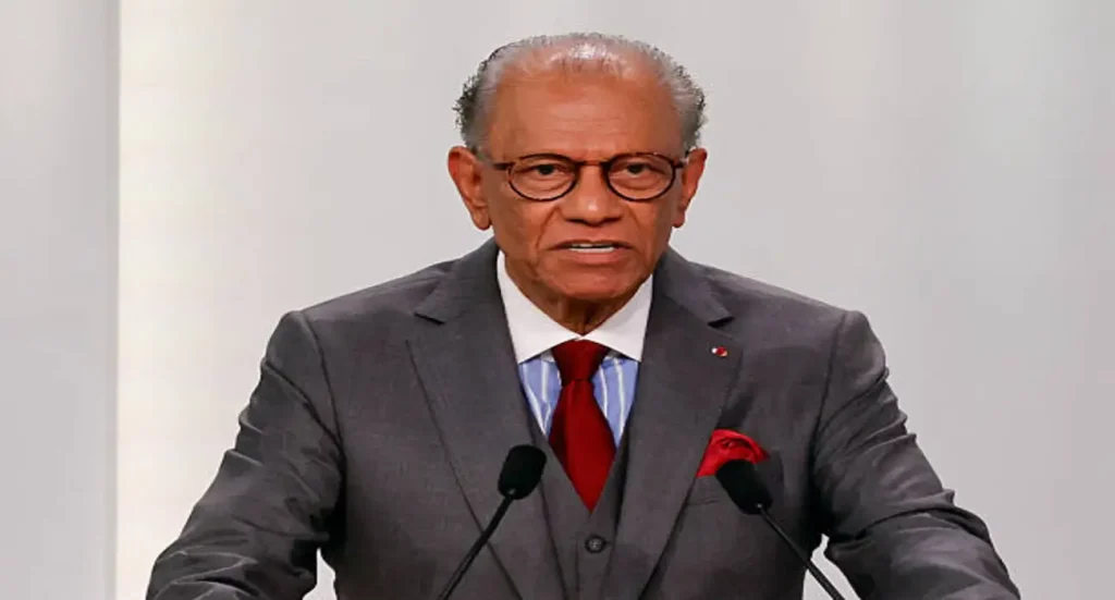 Mauritius central bank governor agrees to resign after pressure from Prime Minister | Epicstorian News Mauritius Prime Minister Navin Ramgoolam speaks at a conference following central bank governor Rama Sithanen’s resignation.