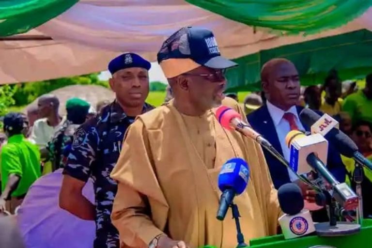 Angry youths confront politicians in Jigawa during road project flag-off escalating public tensions