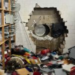 Bank vault in Gelsenkirchen under forensic investigation after robbery involving industrial drilling and theft of valuables.