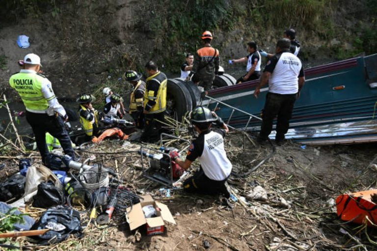 Guatemala bus accident leaves 15 fatalities and 19 injured passengers | Epicstorian News Passenger bus wreckage in ravine in Guatemala with emergency responders