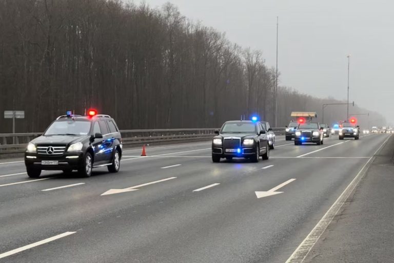 US Envoys Kushner and Witkoff Enter Kremlin for High-Stakes Ukraine | Epicstorian News US Envoys Kushner and Witkoff arrive in Moscow for high-stakes Kremlin Ukraine peace talks under international scrutiny.