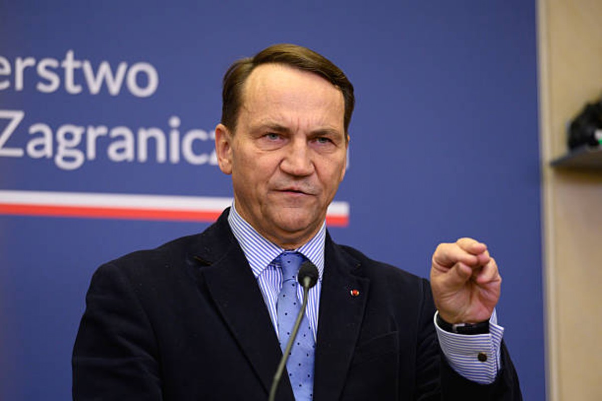 Czech Minister Macinka Says Progress Made in Territorial Debt Dispute with Poland | Epicstorian News Polish Deputy PM Radosław Sikorski and Czech Foreign Minister Petr Macinka at joint press conference in Warsaw discussing territorial debt, February 16, 2026